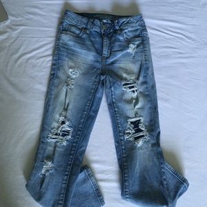 AE Destroyed Cropped Jeans