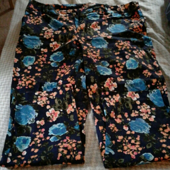 Cute flower ankle pants