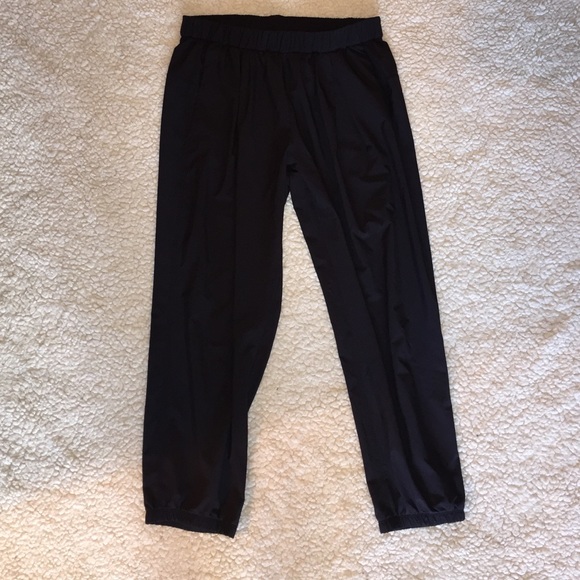 Lululemon black jogger crop pant