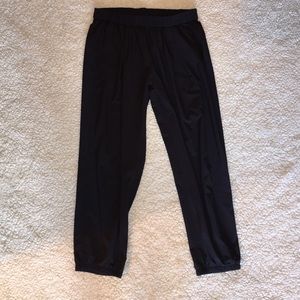 Lululemon black jogger crop pant