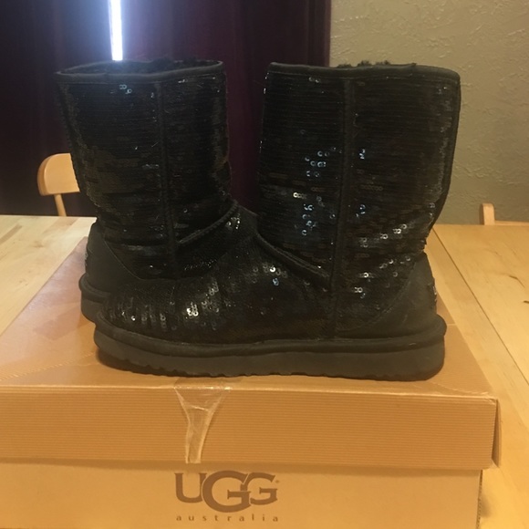 Black sparkly uggs