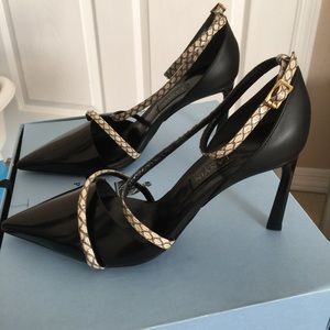 New lanvin 37- snake skin pointed toe