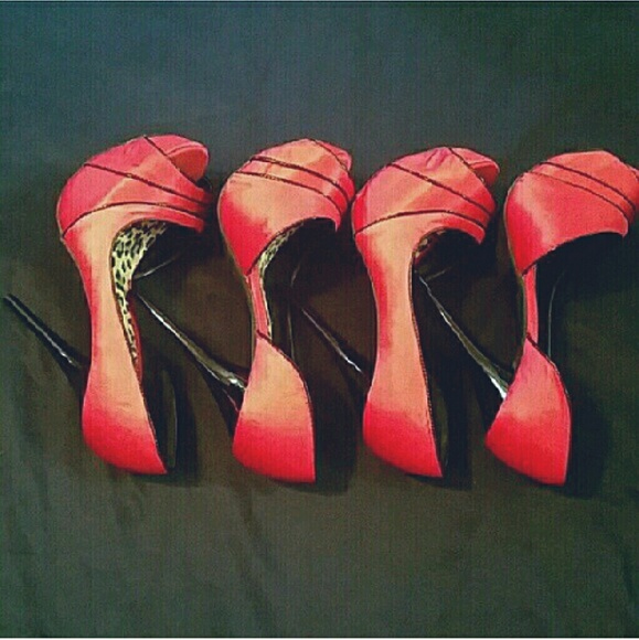 ONLY 1 PR LEFT! Sale! Qupid Red Satin Pumps- - Picture 3 of 4