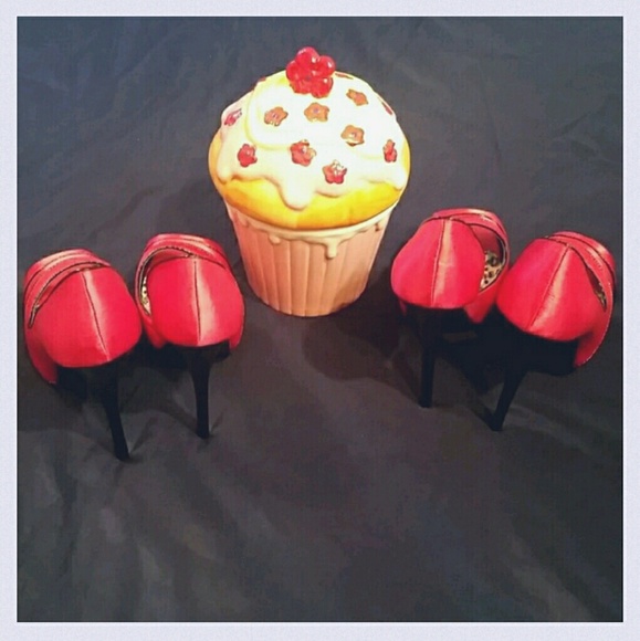 ONLY 1 PR LEFT! Sale! Qupid Red Satin Pumps- - Picture 4 of 4