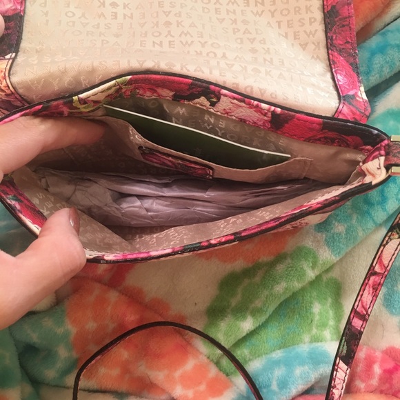 **SOLD** NWT Kate Spade crossbody floral bag - Picture 3 of 4