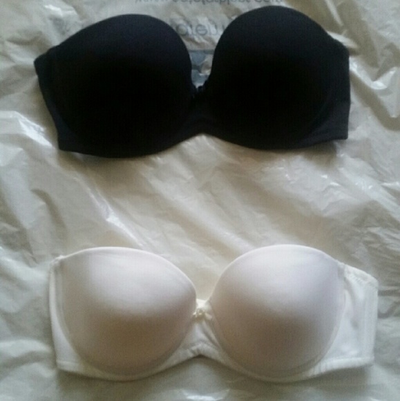 ❌❌ SOLD 2 Victoria secret strapless bras❌❌