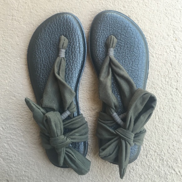 Brand new Sanuk  "Yoga Slinged Up" Sandals 💚