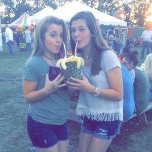 Meet your Posher, Ella