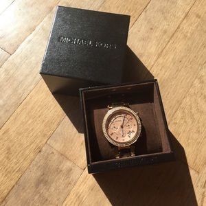 Michaels Kors Watch. MAKE AN OFFER I NEED GONE!!!!