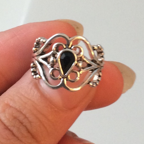 New silver plated and black stone ring size 7-8 - Picture 2 of 2