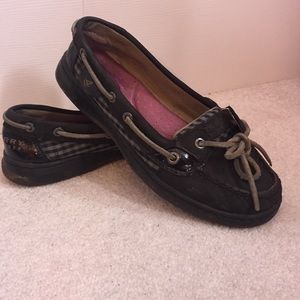 Black and gray sperries