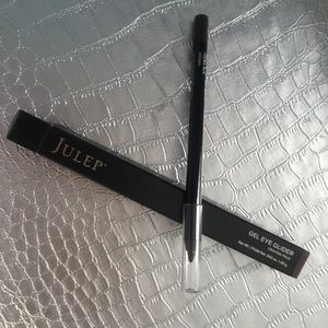 "WHEN PENCIL MET GEL" LONG-LASTING EYELINER