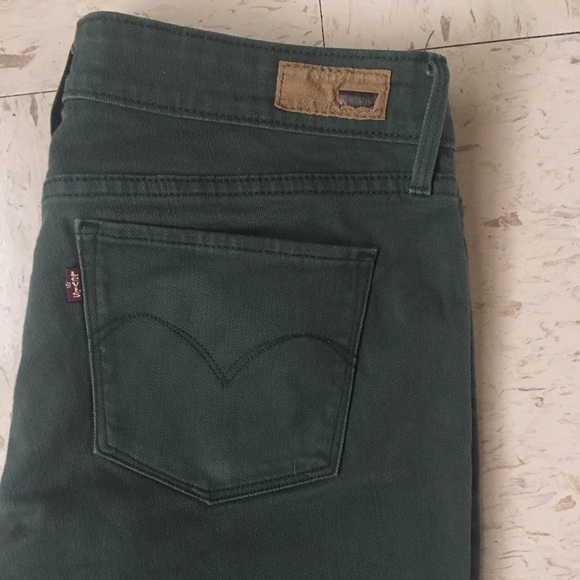 Green Modern Rise Levis