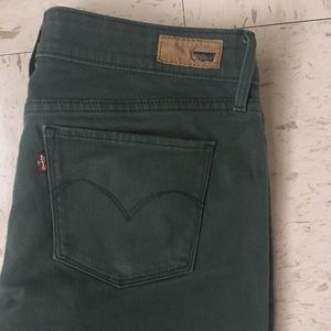 Green Modern Rise Levis