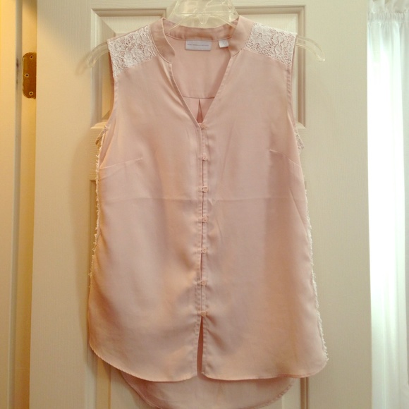 New York & Co sleeveless top w/vintage lace detail
