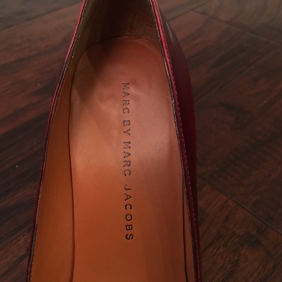 Marc by Marc Jacobs Cherry Red Pump - Picture 4 of 4