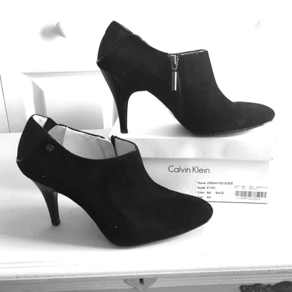 Calvin Klein 8 "Jordan" kid suede black booties!