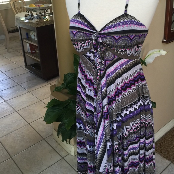 Beautiful short dress, new with tag - Picture 2 of 4