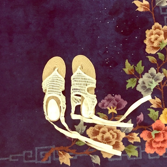 White Top Shop Tie-Up Sandles
