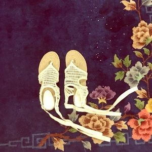 White Top Shop Tie-Up Sandles