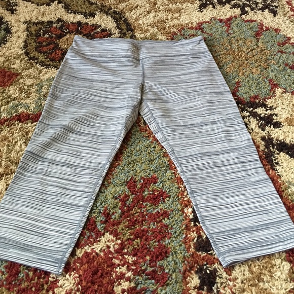 NWT Under Armour Fitted Capri