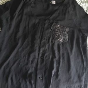 H&m black baseball tee button down