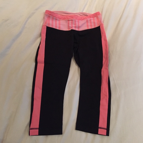 Lululemon black and coral 3/4 length pants