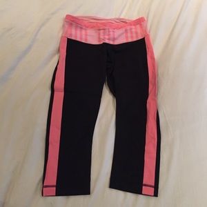 Lululemon black and coral 3/4 length pants