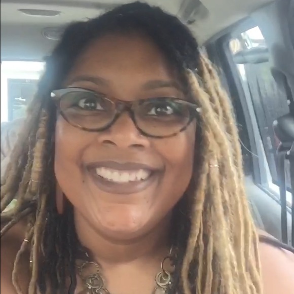 Meet your Posher, Coree - Picture 2 of 4