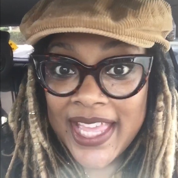 Meet your Posher, Coree - Picture 3 of 4