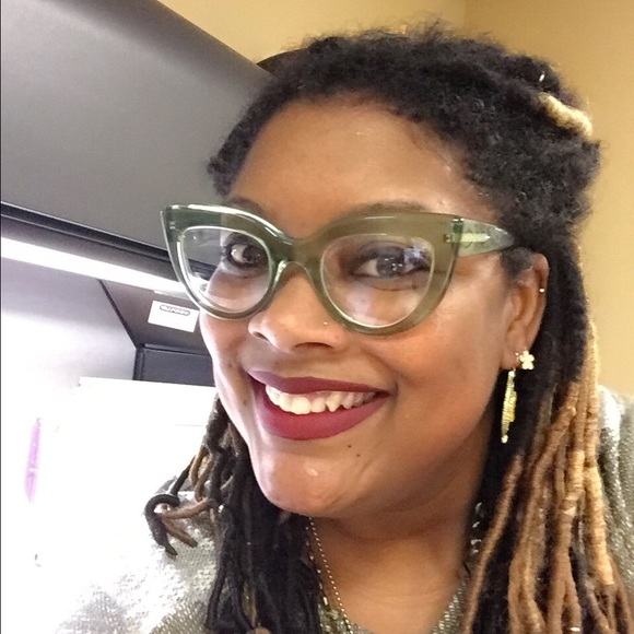 Meet your Posher, Coree - Picture 4 of 4