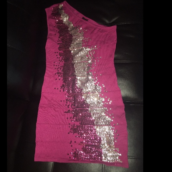 BEBE dress pink w/sequin