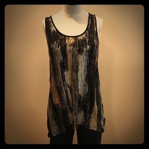Metallic tank in black, silver and gold.