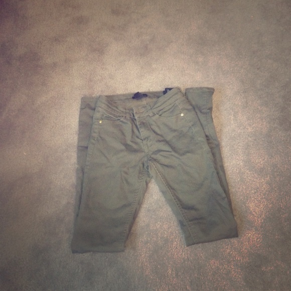BRAND NEW OLIVE SKINNY JEANS