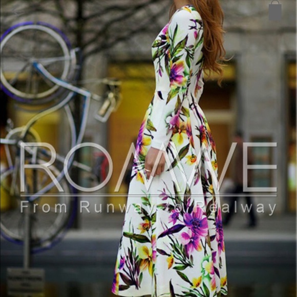 Long white flora dress - Picture 2 of 2