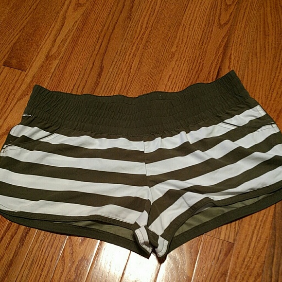 Waterproof hunter green stripe shorts