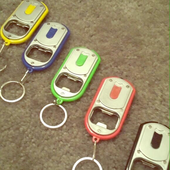 BOTTLE OPENER/FLASHLIGHT KEYCHAIN