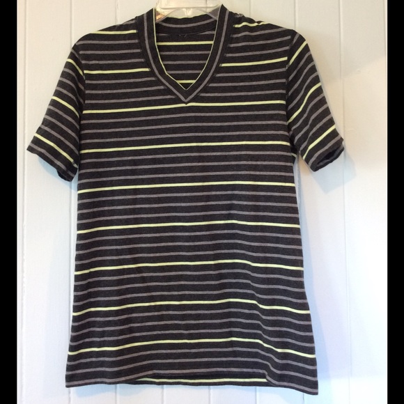 lululemon short sleeved vneck tshirt, 6/8