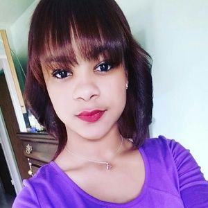 Meet your Posher, Carla
