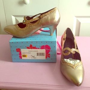Poetic License 8 "Dorthy's Dream" Gold Heels! new!