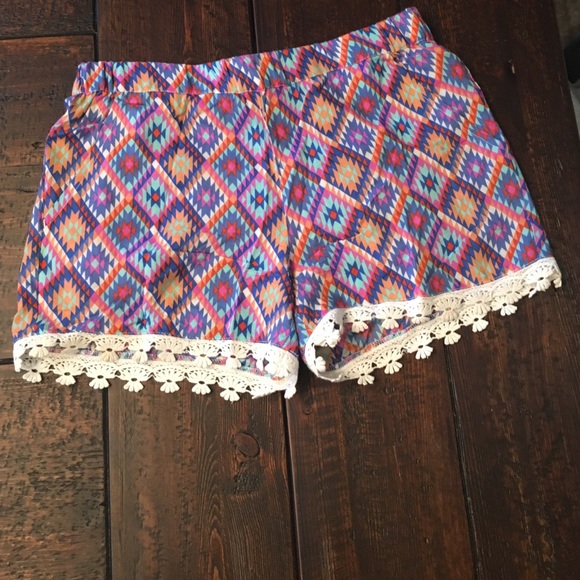 Girls L/XL Aztec shorts