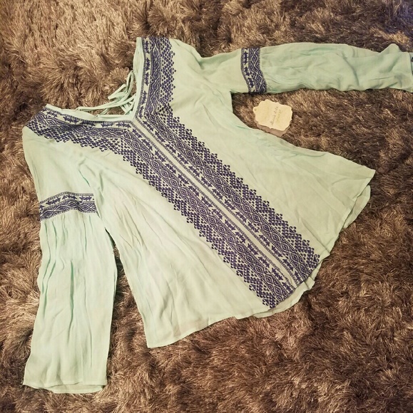 Altrd state turquoise top