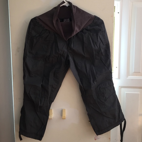 Maternity capris