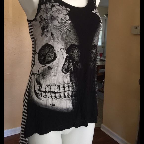 📦Hot Topic skull and floral tank. - Picture 3 of 4