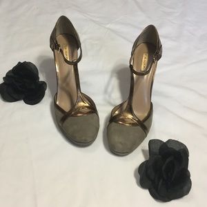 SALE Fabulous Tahari Angela leather heels size 7.5