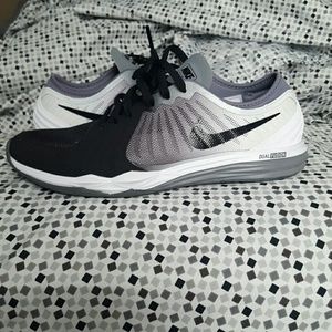 Shoes | Nike Df Tr4 Sneakers | Poshmark