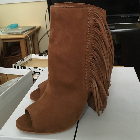 Boots - Picture 4 of 4