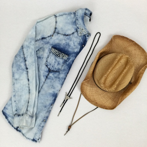 Forever 21 Tops - Forever 21 || Acid Wash Chambray Shirt
