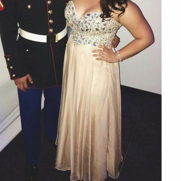 Champagne gown - Picture 3 of 3