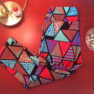 Patterned triangle leggings